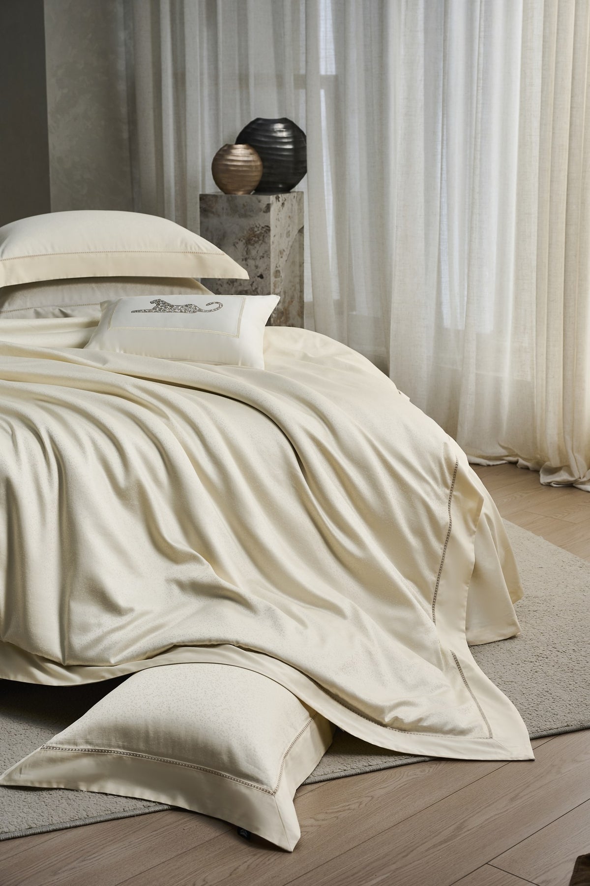 Soft Light Bedding — White — view 10